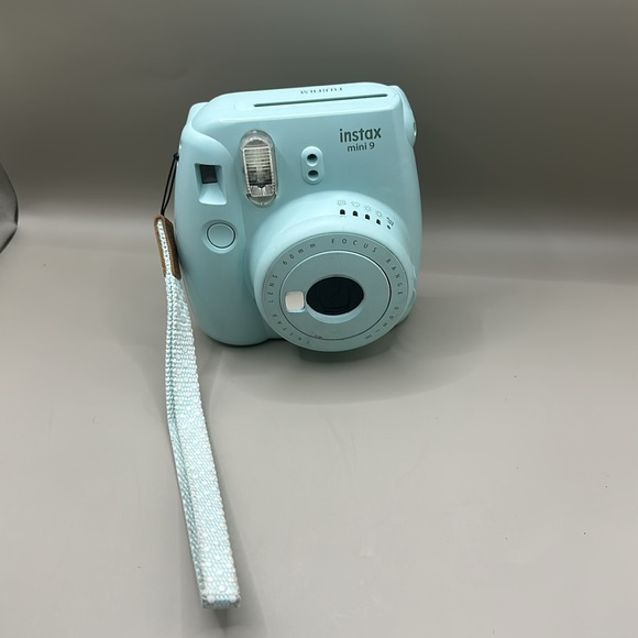 Fujifilm Instax Mini 9 Instant Camera - (Instax Mini 9 - Ice Blue) - Picture 3 of 6